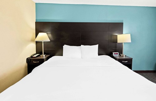 Englewood Hotel | Quality Inn Dayton Airport