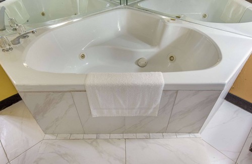 Pittsburg Hotel | Quality Inn London