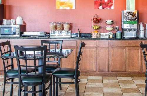 Morton Hotel | Quality Inn Morton at I-74