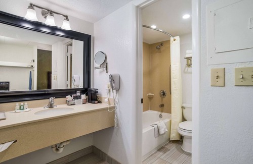 Groveton Hotel | Quality Inn Mt. Vernon