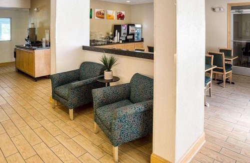 Coon Rapids Hotel | Quality Inn near Northtown Mall & National Sports Center