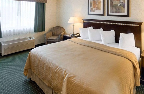 Coon Rapids Hotel | Quality Inn near Northtown Mall & National Sports Center