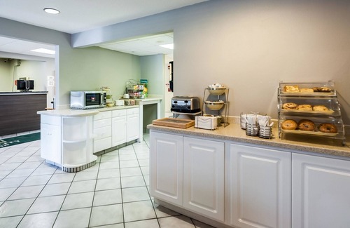 Solomons Hotel | Quality Inn Solomons - Beacon Marina