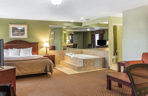 Ann Arbor Hotel | Quality Inn & Suites Ann Arbor Hwy 23