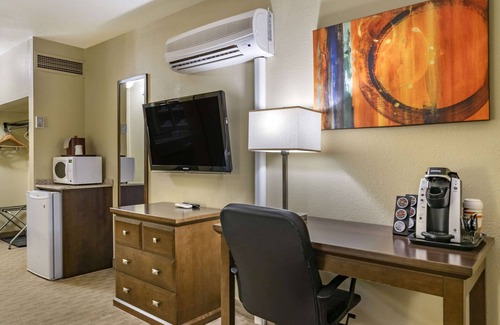 Winkler Hotel | Quality Inn & Suites