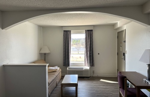 Priceville Hotel | Quality Inn & Suites Decatur - Priceville I-65