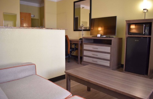 Allison Hotel | Quality Inn & Suites Gallup I-40 Exit 20