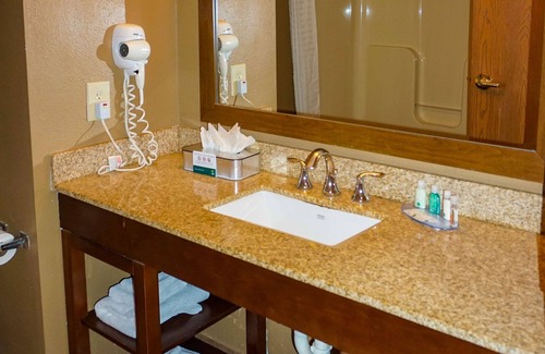Georgetown Hotel | Quality Inn & Suites Georgetown - Seaford