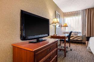 New Castle Hotel | Quality Inn & Suites New Castle