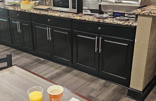 Lexington Hotel | Quality Inn & Suites