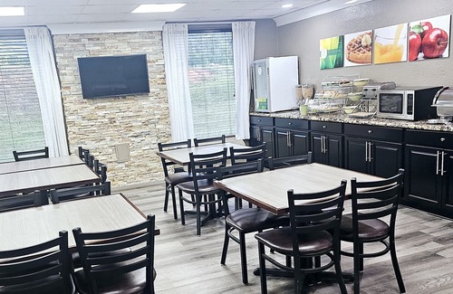 Lexington Hotel | Quality Inn & Suites