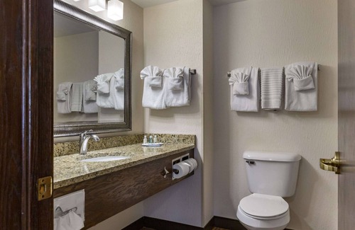 Zanesville Hotel | Quality Inn & Suites