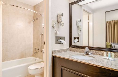 Suwanee Hotel | Quality Inn Suwanee I-85
