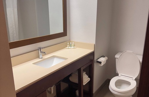 Waynesburg Hotel | Quality Inn