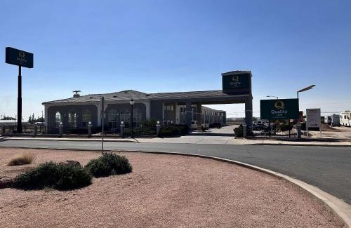 Winslow Hotel | Quality Inn Winslow I-40