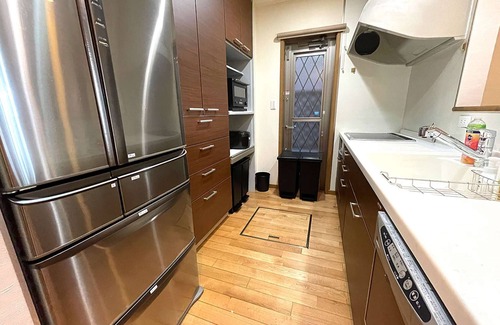 Honkomagome Wohnung | Quality lodging in the heart of Tokyo. A 4-minute walk from Tabata Station on the JR Yamanote Line. Maximum of 19 people.