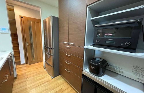 Honkomagome Wohnung | Quality lodging in the heart of Tokyo. A 4-minute walk from Tabata Station on the JR Yamanote Line. Maximum of 19 people.