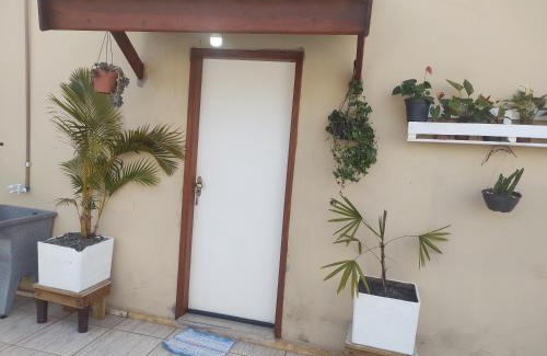 Holambra Haus | QUARTO CONFORTAVEL COM GARAGEM