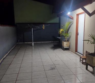 Holambra Haus | QUARTO CONFORTAVEL COM GARAGEM