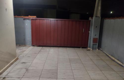 Holambra Haus | QUARTO CONFORTAVEL COM GARAGEM