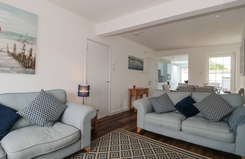 Poole Hütte | QUAY COTTAGE - SEA VIEW, pet friendly, with a garden in Poole