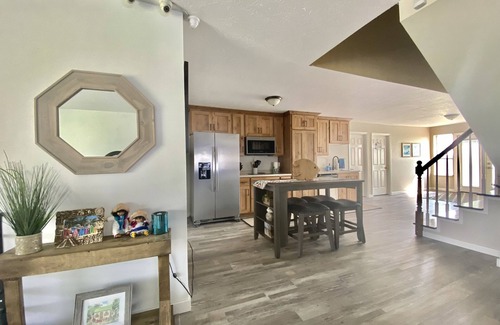 Orangeville Haus | Queen Bed w/ Private Bathroom