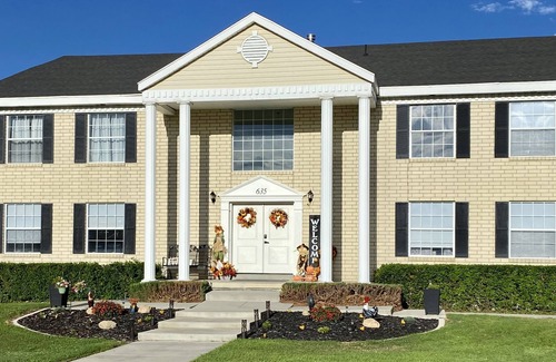 Orangeville Haus | Queen Bed w/ Private Bathroom