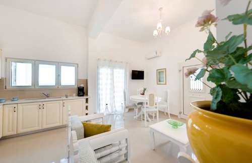 Karterados Haus | Queen of Santorini