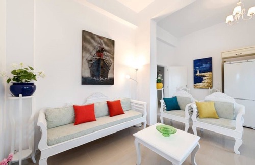 Karterados Haus | Queen of Santorini