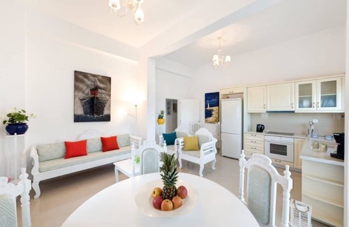 Karterados Haus | Queen of Santorini