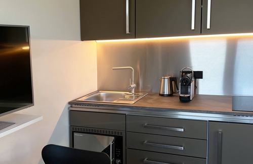 Unterrath Hotel | Queen Single Deluxe Apartment + Balkon