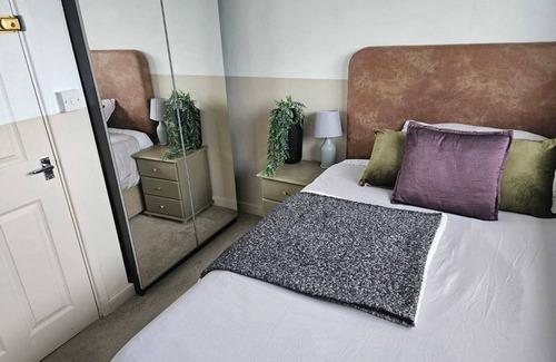 Stonehouse Wohnung | Queens Room - 1 Bedroom in Shared House - Stonehouse