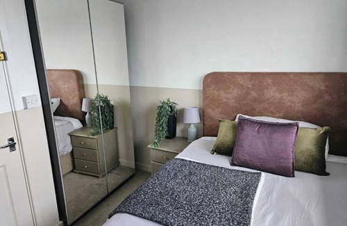 Stonehouse Wohnung | Queens Room - 1 Bedroom in Shared House - Stonehouse