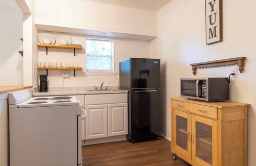 Benton Wohnung | Quiet 1-bedroom corporate apartment in central Benton with AC, WiFi