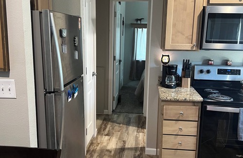 Moses Lake Haus | Quiet 1 bedroom Getaway on Legacy Golf Course & close to Mardon Resort!