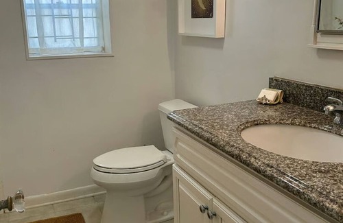 Bayou St. John Wohnung | Quiet 2 BDRM/1 Bath with swimming pool