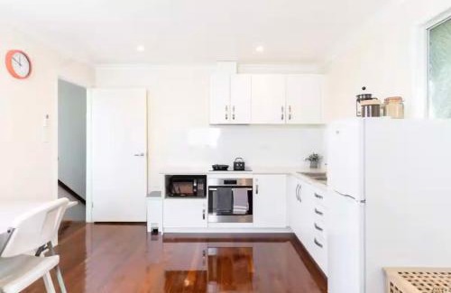 Nudgee Beach Haus | Quiet 2 bed home with Private Patio in Quaint Village