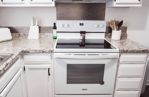 Johnson City Wohnung | Quiet 2BD rental with mountain views close to JCMC