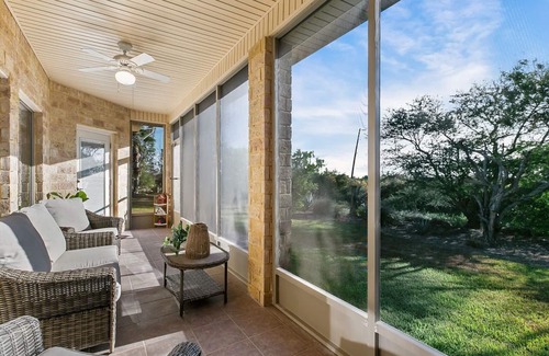Port Isabel Haus | Quiet 3/2 Hideaway w/Pool Access