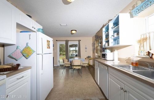 Interlachen Haus | Quiet 3-bedroom lakefront house. Family/dog friendly. Wi-Fi.