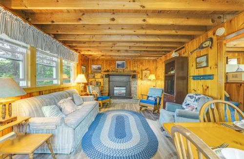 Raymond Haus | Quiet and Remote Cottage on Panther Pond!