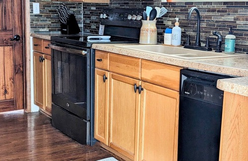 Elgin Haus | Quiet and Unique 2BR on Winery Row - The Elgin Project