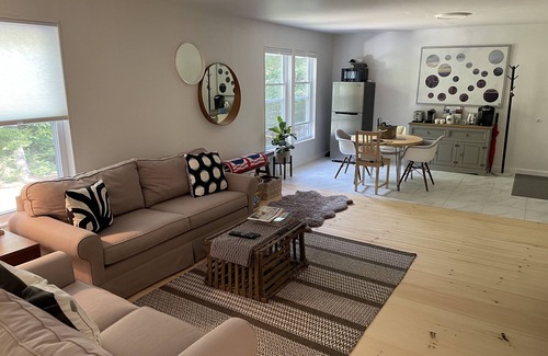 Mac Mahan Haus | Quiet Brand new Duplex in law suite