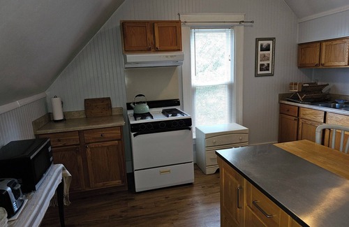 Stuart Wohnung | Quiet, Bright, and Spacious Apartment in Historic District.