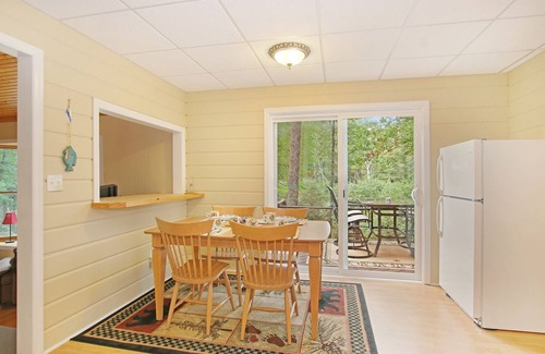 Chase Kabine | Quiet Cabin Setting on small river