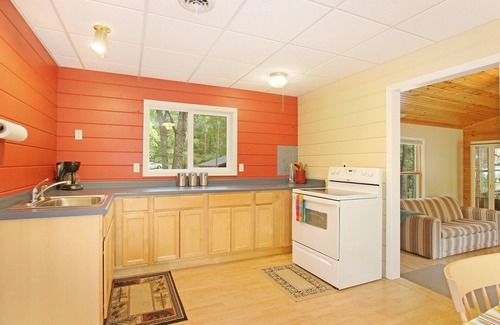 Chase Kabine | Quiet Cabin Setting on small river