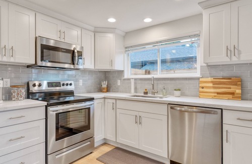 Madison Park Haus | Quiet, Charming 2 Bedroom Home in the heart of Madison Park