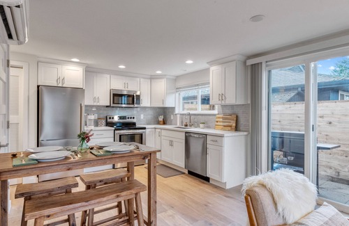 Madison Park Haus | Quiet, Charming 2 Bedroom Home in the heart of Madison Park