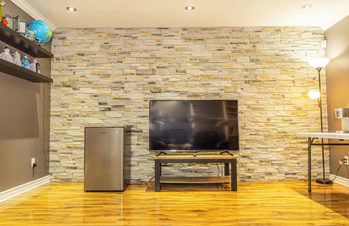 Brossard Wohnung | Quiet convenient 2bdr 15min Drive to MTL