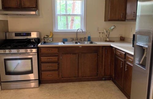 Belfast Kabine | Quiet Cottage in the Pines, close to downtown Belfast and Swan Lake